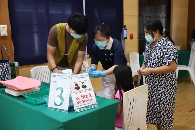 A mother and daughter at the free clinic